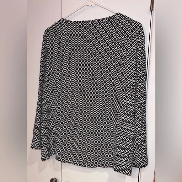 Zara Woman Patterned Hi Low Blouse.  Size XL - Picture 3 of 7